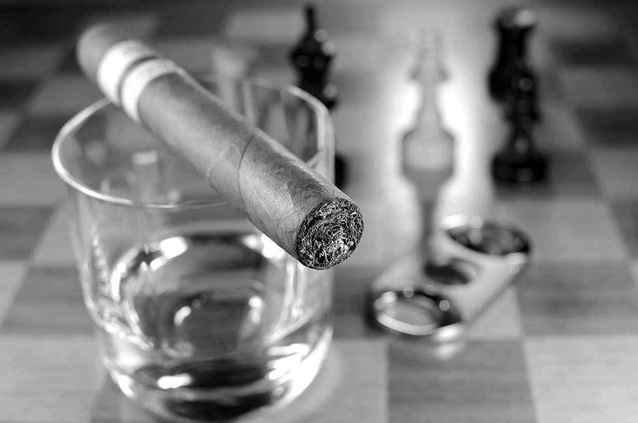 Why Whiskey and Cigars Still Belong Together (and How to Pair Them)